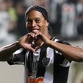 VIDEO | Endiselt osav! Brasiilia vutilegend Ronaldinho lõi sõprusmängus poolelt väljakult hiilgava värava