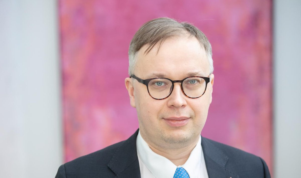 Eesti Panga rahapoliitika ja välismajanduse allosakonna juhataja Peeter Luikmeli sõnas lootusrikkalt, et mida varasemalt ja otsustavamalt reageerib keskpank kõrgele inflatsioonile, seda lühemaks peaks lõppkokkuvõttes kujunema ajastu, kus hinnakasv on kõrgem ja intressimäärad on kõrgemad.