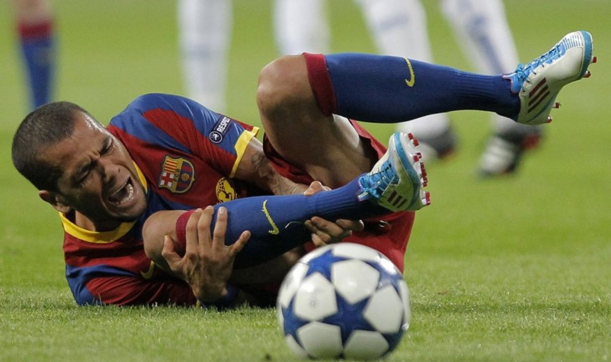 FC Barcelona s Daniel Alves from Brazil reacts during their semifinal first leg Champions League soccer match against Real Madrid at the Santiago Bernabeu stadium in Madrid, Wednesday, April 27, 2011. (AP Photo/Andres Kudacki) / SCANPIX Code: 436