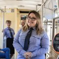 "Мы всегда в красивой форме, едем и создаем атмосферу": водитель трамвая рассказала, почему ее профессия — женская