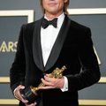 FOTOD | Üllatav valik! Brad Pitt saabus Oscaritele üksi, kuid tegelikult oli tal kaunis blond kaaslane