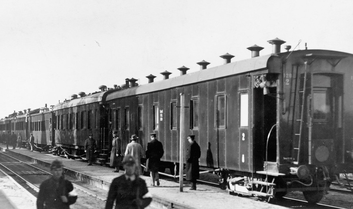 EESTI TÄHTSAIM, ENT OHTLIK RONG: Eesti Vabariigi riigivanema rong aastal 1925. Järgnevail aastail toimus rongiga hulganisti õnnetusi.