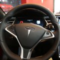 USA võimud alustasid uurimist, sest Tesla autodel kukkus sõidu ajal küljest rool