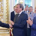 Saksa rohelised: ekskantsler Schröder istus Putini ametisse vannutamisel esireas nagu klaköör