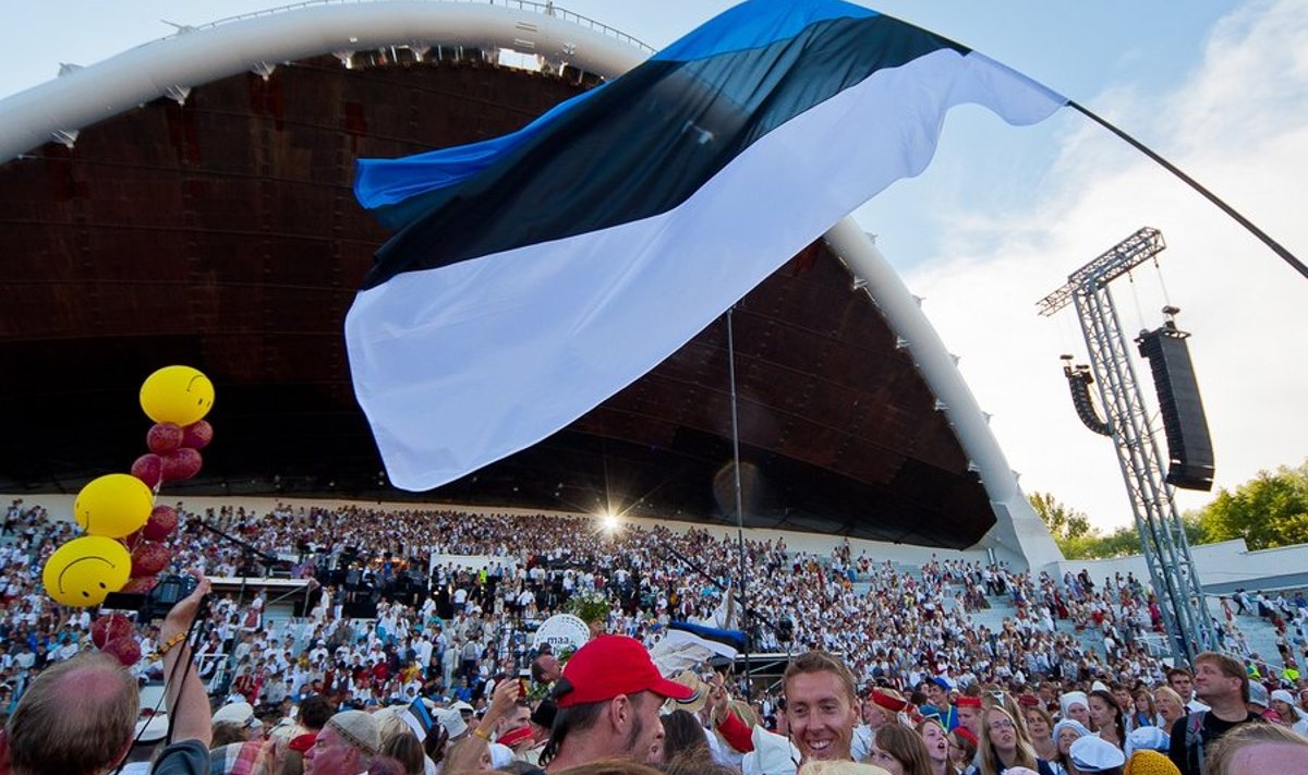 Eesti lipp lehvimas laulupeol
