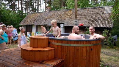 Eesti üks paljudest saunafestivalidest peetakse Kihnu saarel.