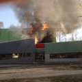 DELFI VIDEO JA FOTOD: Vasalemmas põles koolimaja võimla katus lahtise leegiga