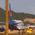 ВИДЕО | На взлетно-посадочной полосе в Таиланде загорелся двигатель российского авиалайнера.  На борту находилось более 300 пассажиров 