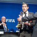 Blatterile rahapaki visanud koomik saab süüdistuse