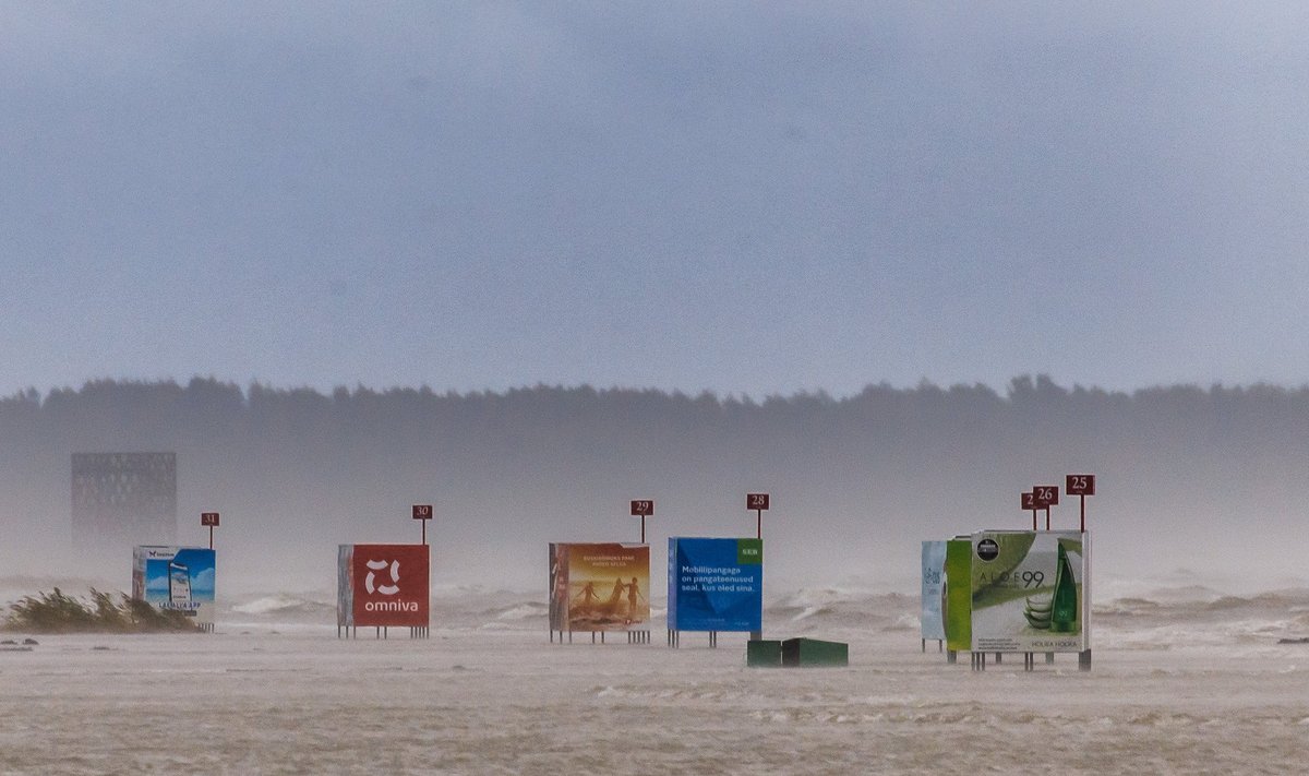 Sügistorm Pärnu rannas