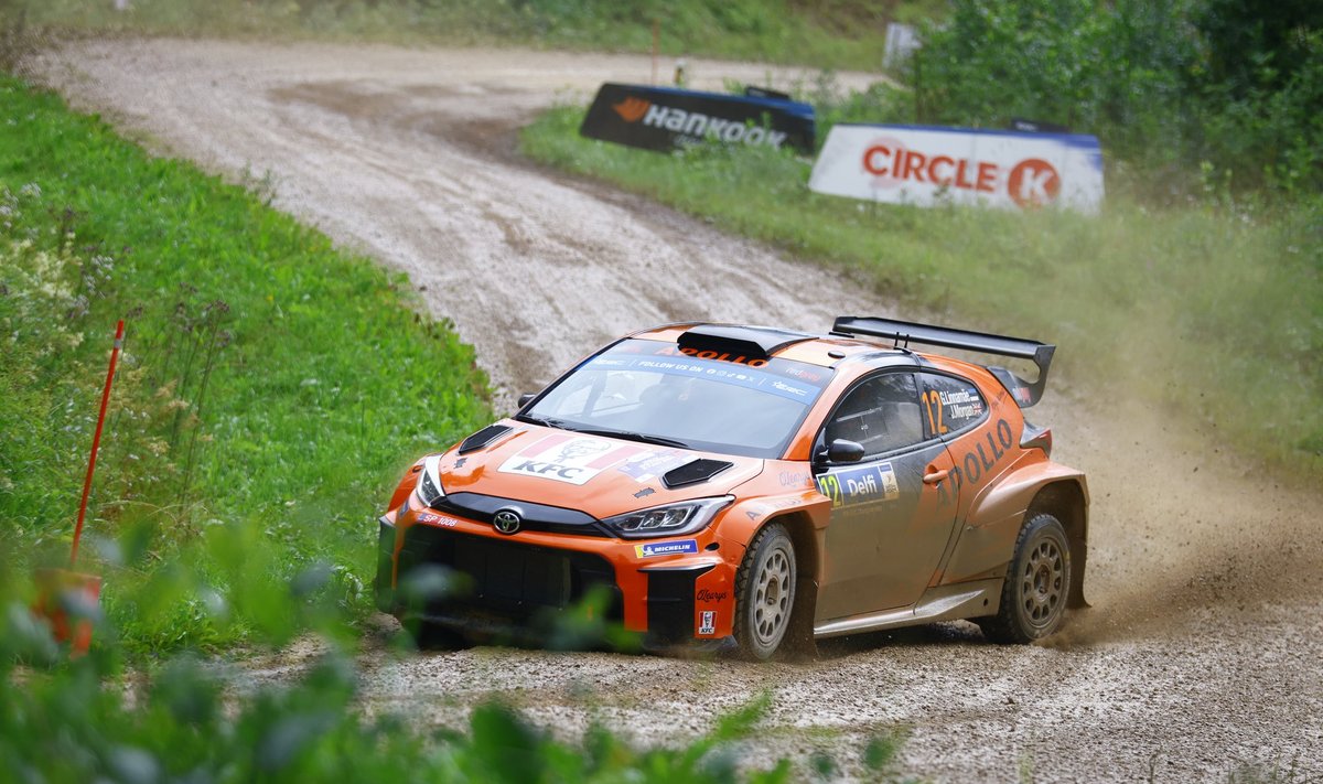 Linnamäe läbimas Delfi Rally Estonia kvalifikatsiooni.