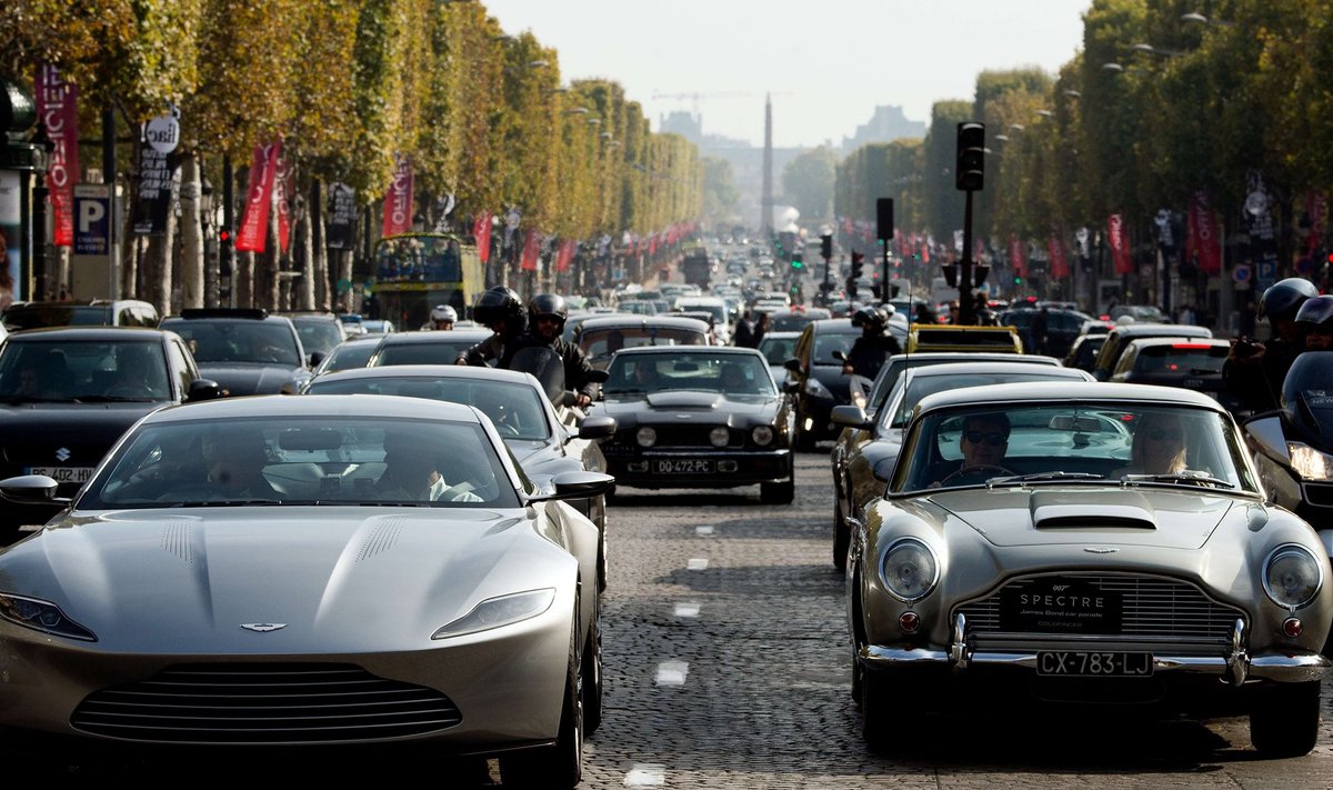 James Bondi Aston Martinid