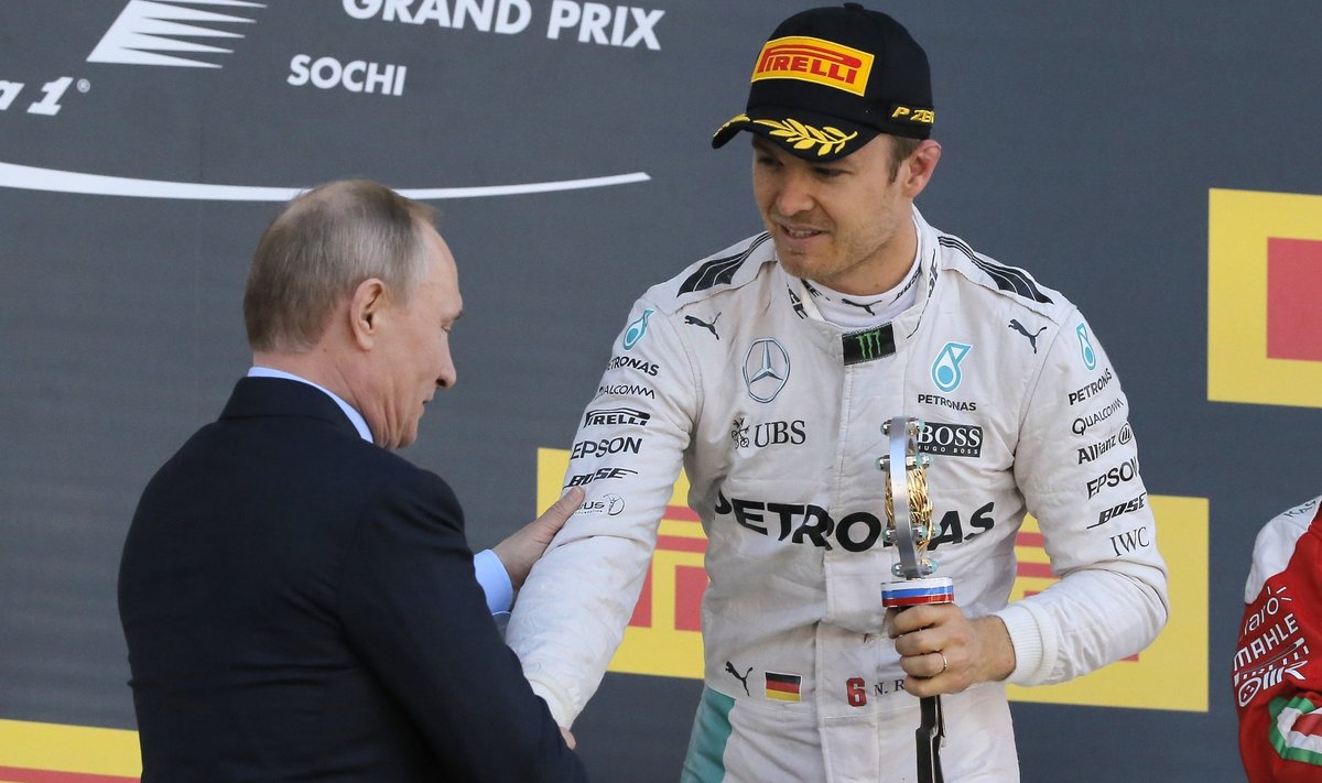 President Vladimir Putinil oli au Nico Rosbergi kätt suruda.