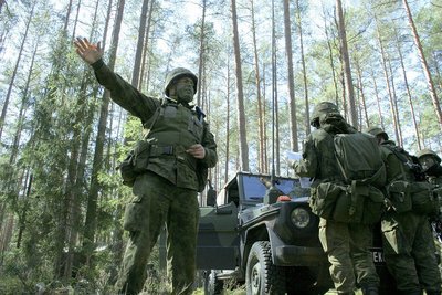 Autor teenimas 2010. aastal kaitseväes. Pärast kolmeteist aastat on aeg roheline vorm taas selga panna.