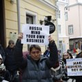 ФОТО | „Победу Украине! Свободу России!“ У посольства РФ в Таллинне проходит антивоенный митинг