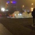 FOTOD ja VIDEO: Arutu BMW-juht põletas Ülemiste parklas driftides oma sõiduki kummid läbi