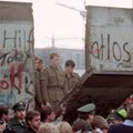 Berliini müür - kurikuulus lüli raudsest eesriidest murdus täna, 25 aastat tagasi