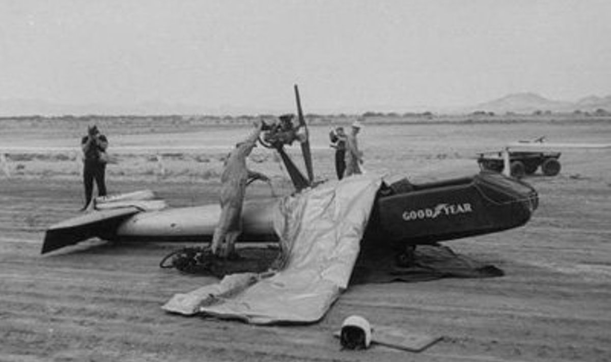 Goodyear Inflatoplane täispumpamisel