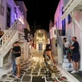 VIDEO | Nördinud turistid pagevad koroonapuhangu tõttu muusika keelanud Kreeka peosaarelt