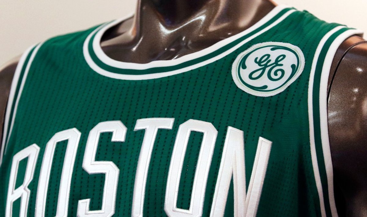 Boston Celticsi särk GE logoga