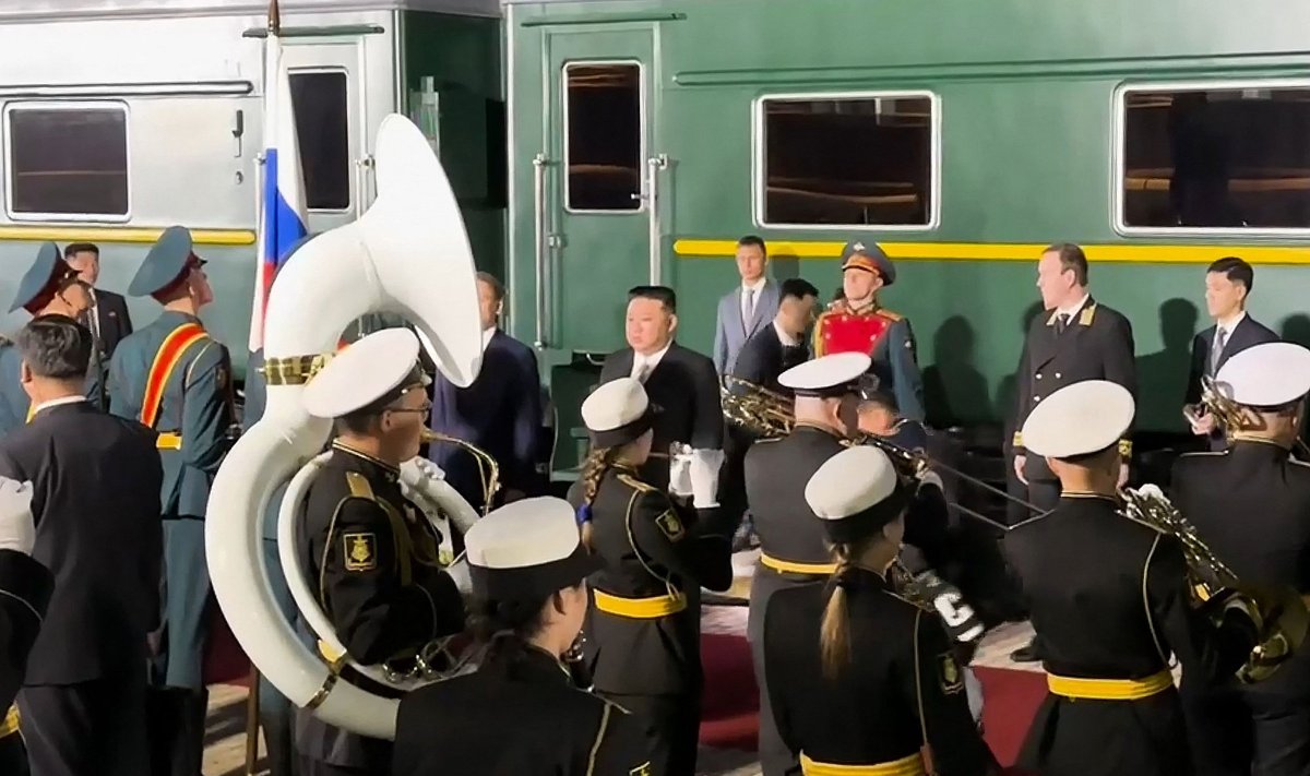 TERVITUSBÄND DIKTAATORILE: Põhja Korea diktaator Kim Jong Un jõudis soomusrongiga Venemaale, kus kohtub ka Vladimir Putiniga. 
