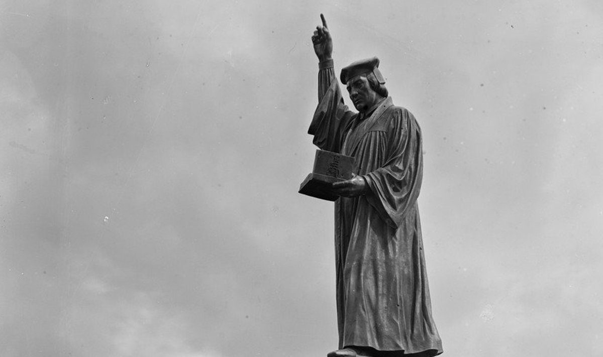 Haruldane foto 1949. aastal maha võetud Martin Lutheri monumendist.