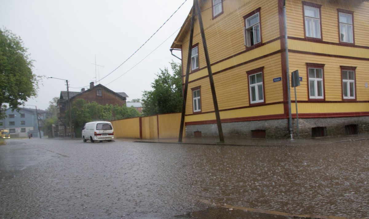 Pärast mitut nädalat kuumalainet, sadas Tallinnas juuli lõpus maha üks korralik äike