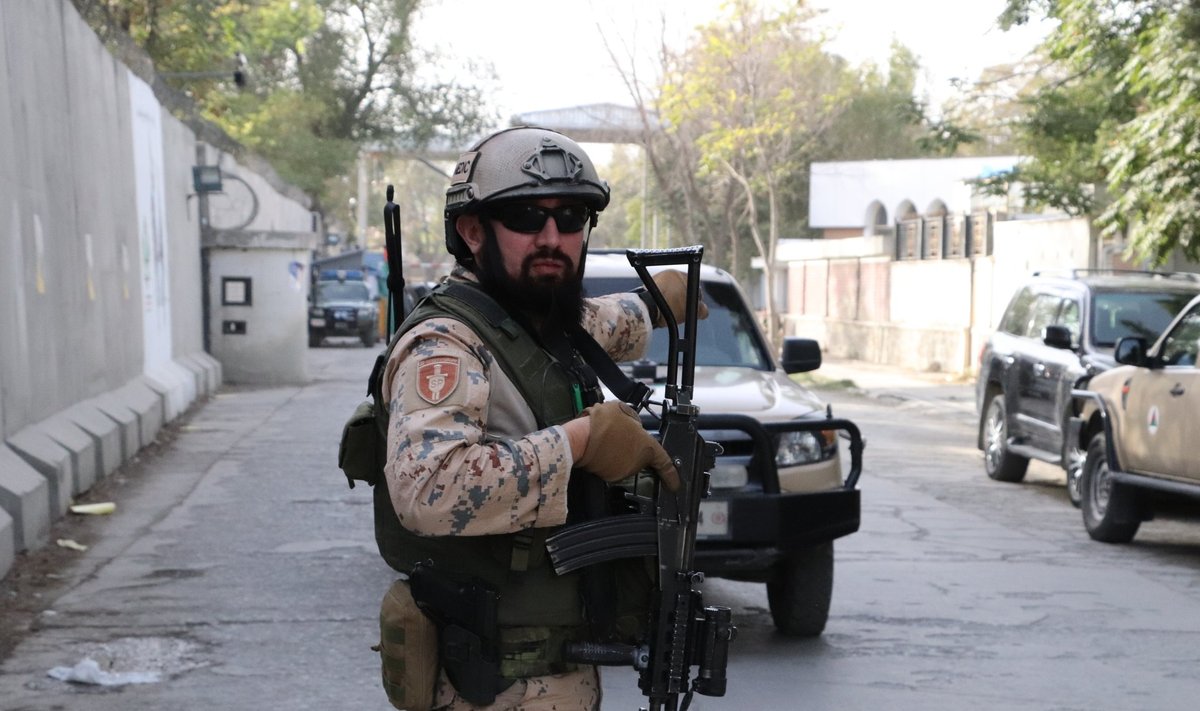 Estpla-27 patrull nn rohelise ala piiril. Kontrollpunkti tagant algab see Kabuli osa, kuhu oma nina toppida ei soovitata.