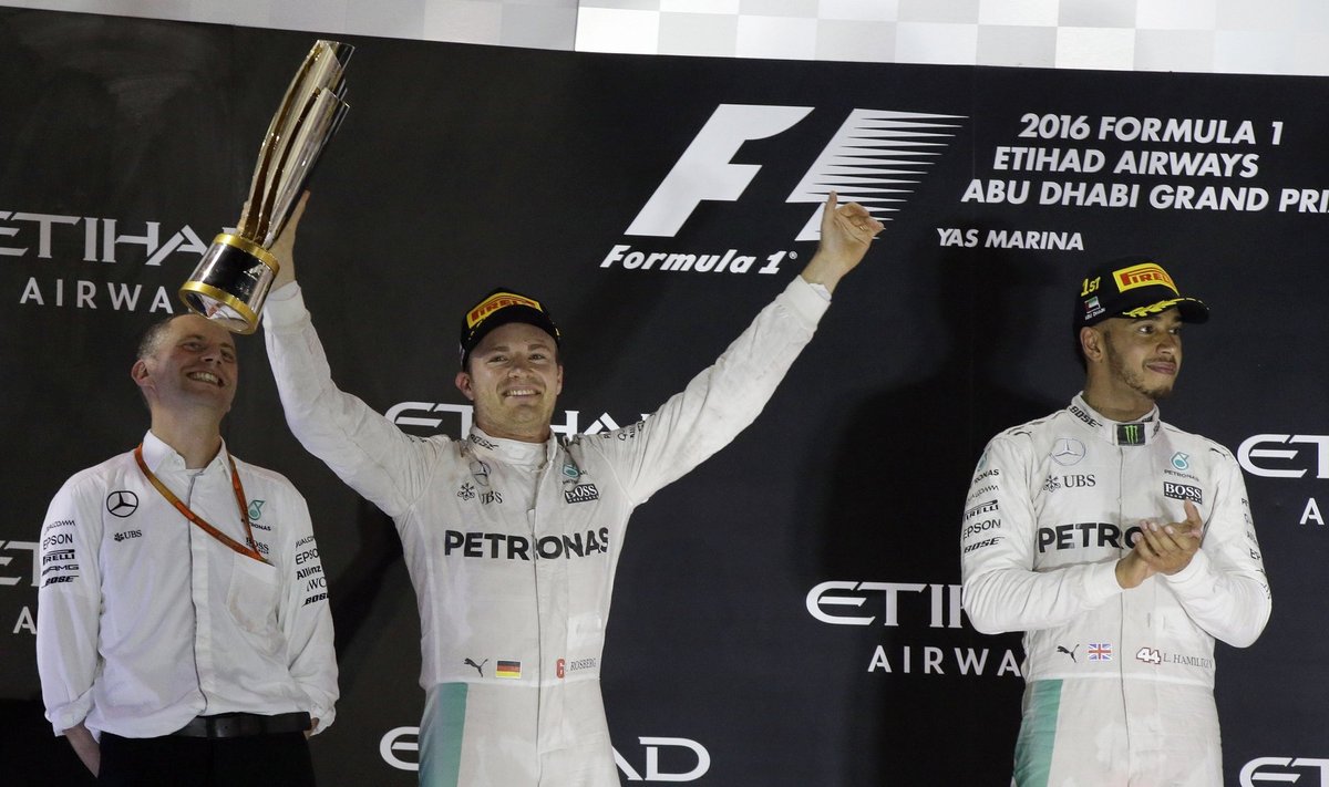 Õnnelik Nico Rosberg ja pettunud Lewis Hamilton