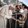 VIDEO JA FOTOD: Paavst võtab Lesbose saarelt Vatikani kaasa 12 põgenikku