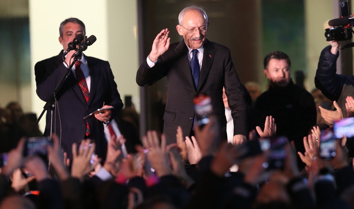 Kriitikute hinnangul ei ole Kemal Kılıçdaroğlu küll eriti karismaatiline, ent erinevalt praegusest presidendist on tema südametunnistus puhas. 