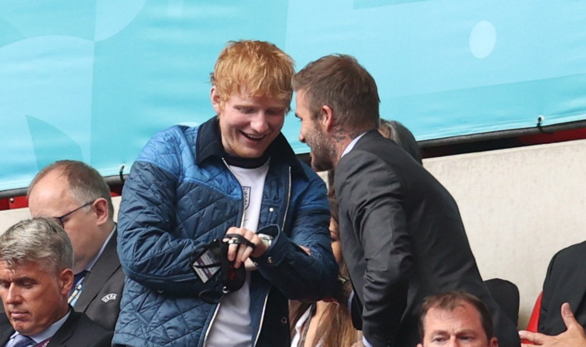 Ed Sheeran koos David Beckhamiga Inglismaa ja Saksamaa mängul.
