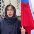 Человек, вышедший с российским флагом на марш в Берлине, живет в Таллинне. Кто он?