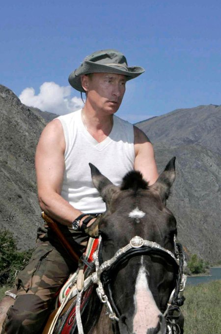 Vladimir Putin ratsutamas