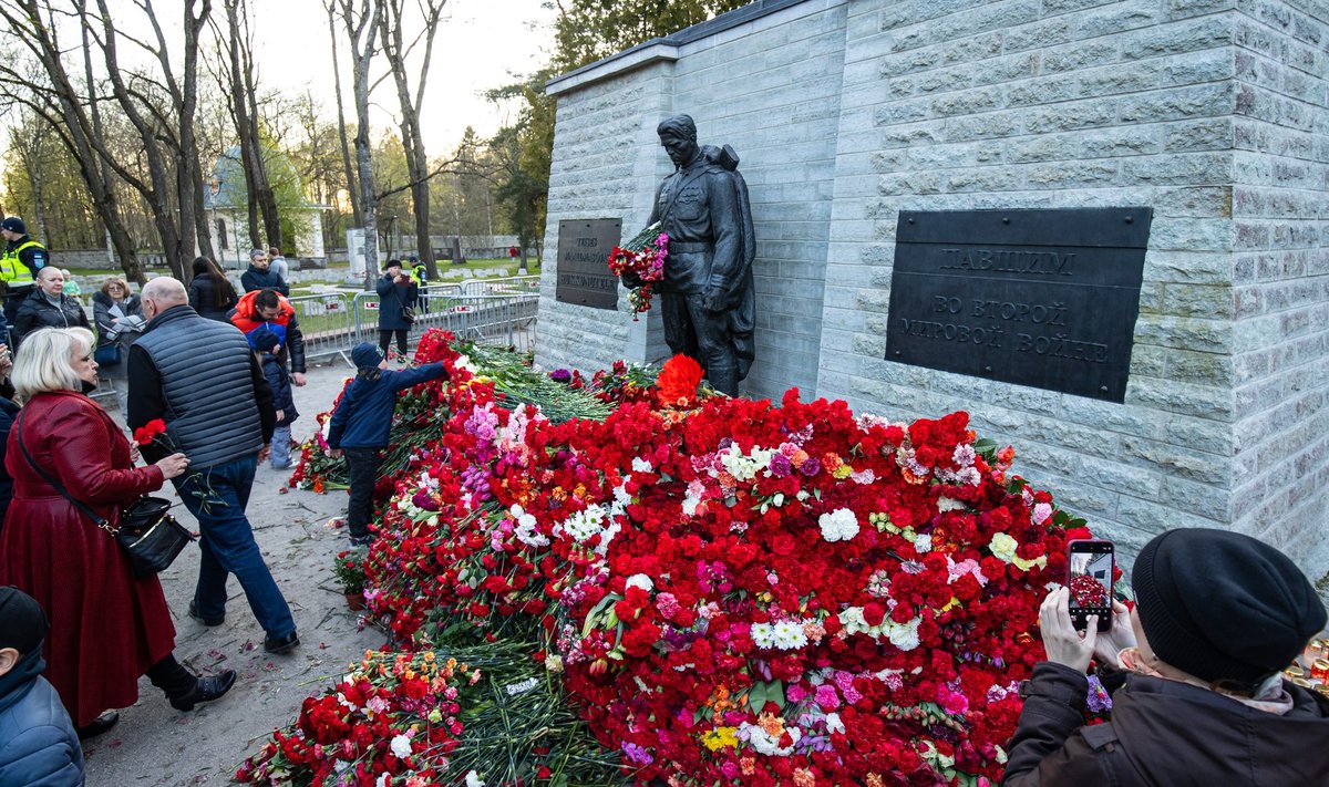 Бронзовый солдат в Таллинне