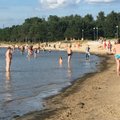 ФОТО: Почему с многолюдного пляжа на Штромке сразу не убрали тело утопленника?