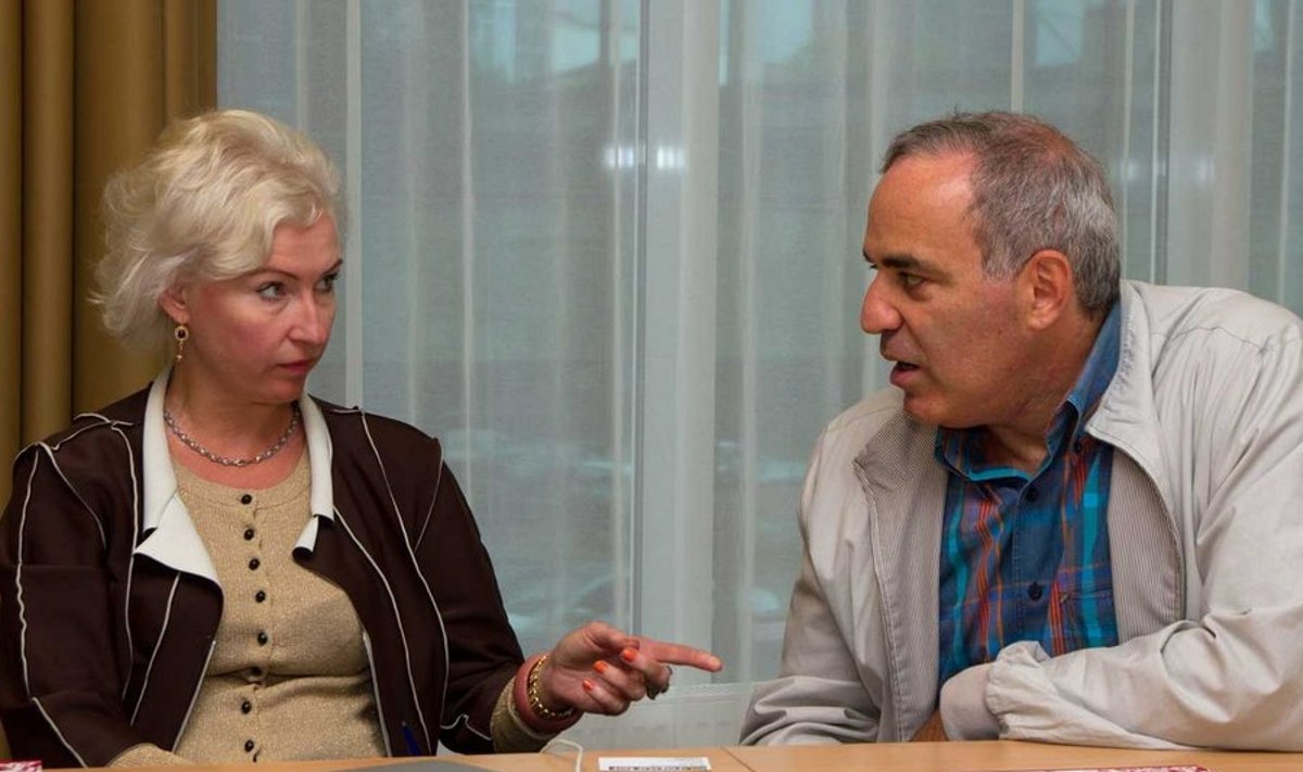 Venemaa inimõigused on Kristiina Ojulandile südameasi. Augusti lõpus arutas ta neid Vene opositsiooni ühe juhi Garri Kasparoviga.