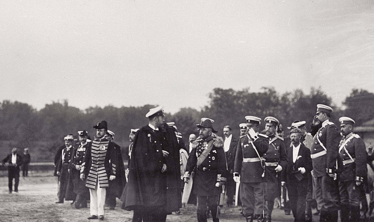 DIPLOMAATIA MEREL: Saksa ja Vene keisri kohtumine Tallinna reidil juulis 1902. Eesti Filmiarhiiv.