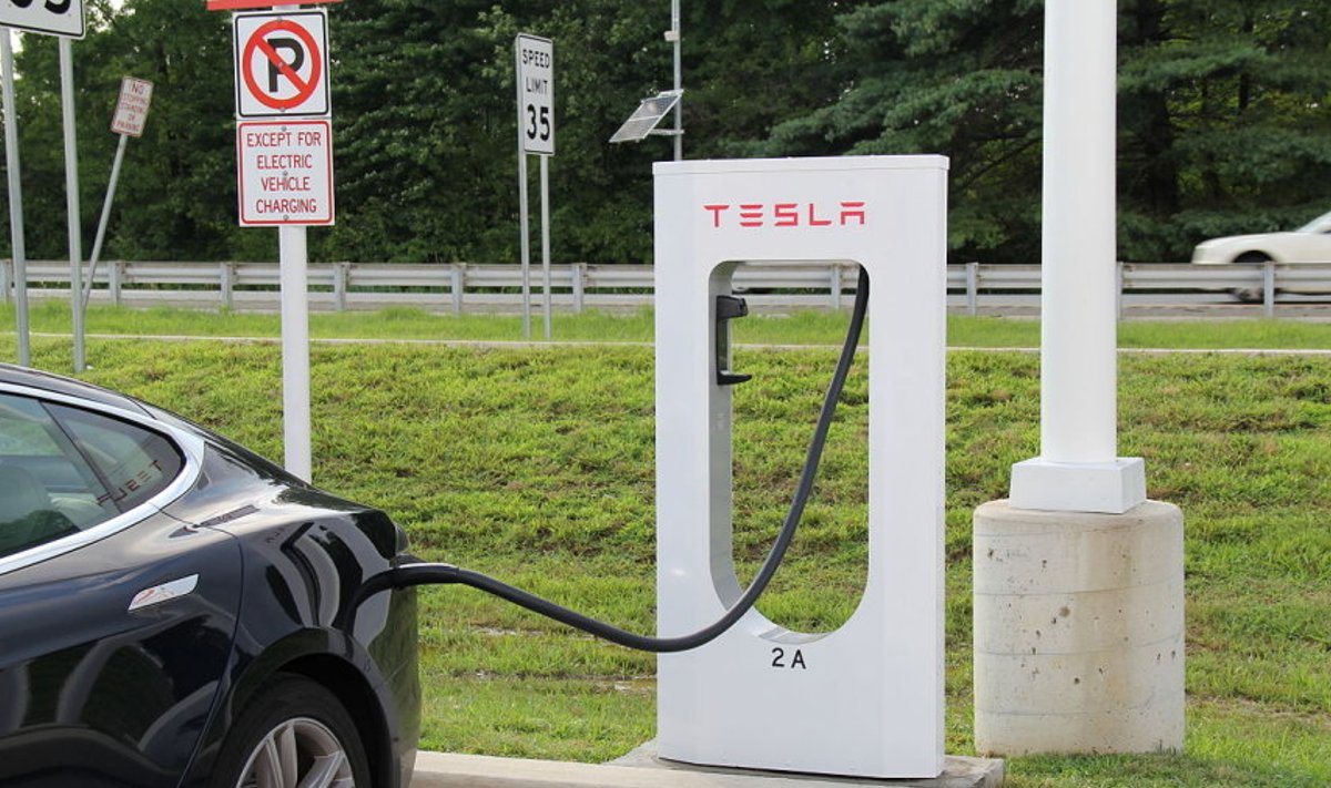 Tesla Model S teeäärne laadur Delaware'is. Foto: Jeff Cooper