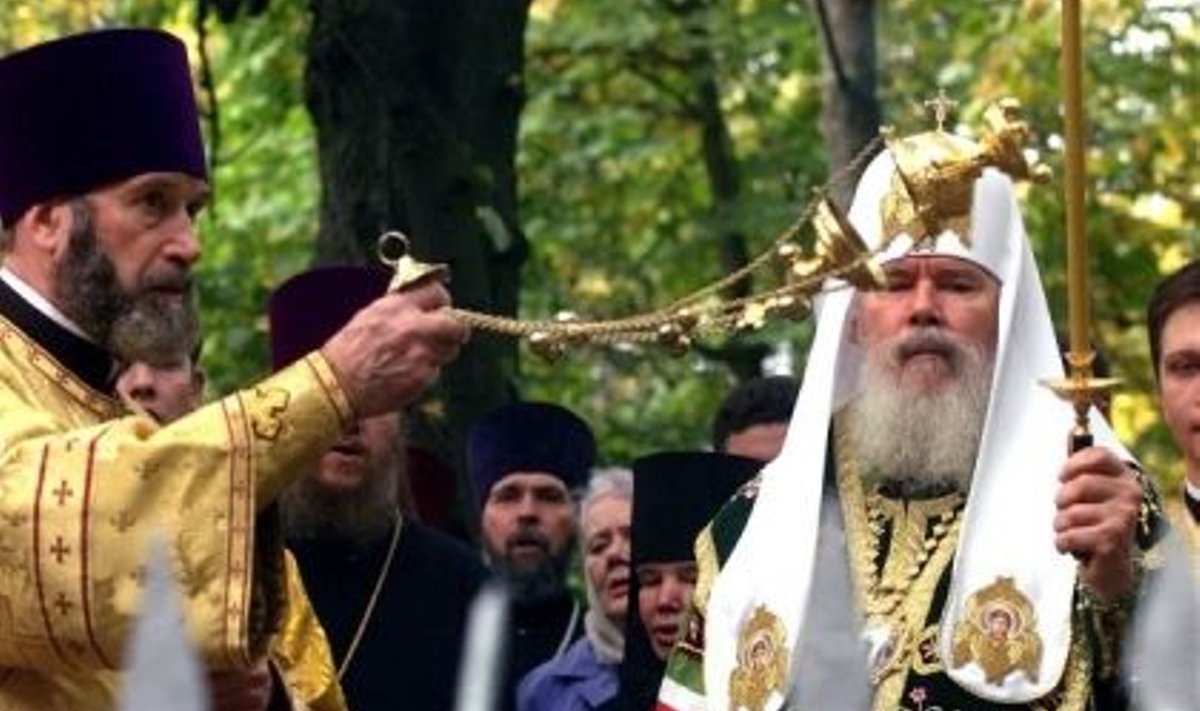 Vene õigeusu kiriku patriarh Aleksius II (paremal) Kuremäel asuvas Pühtitsa Jumalaema Uinumise Stavropigiaalses Naiskloostris.