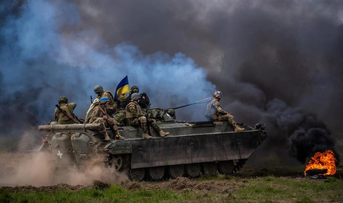 Ukraina armee üksused liiguvad edasi.