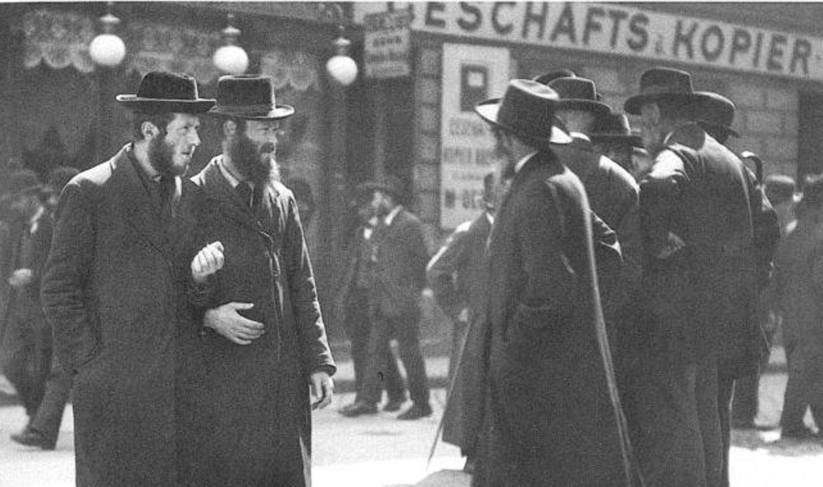 Ortodokssed juudid fotolt, mis pärineb aastast 1915 (Foto: Wikimedia Commons / Franz Hubmanni raamat "Das k.u.k. Photoalbum")