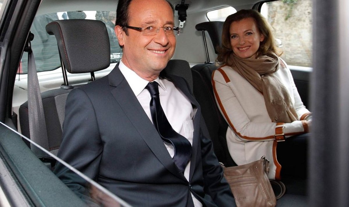 François Hollande ja tema kaaslanna Valérie Trierweiler olid eile üliõnnelikud.
