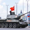 Intsidendid Venemaa võiduparaadidel: närvivapustuse saanud ajateenija ja kurvis otse sõitnud tank T-34