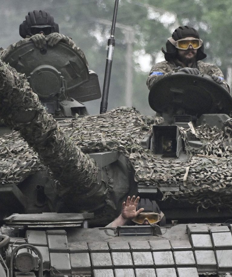 Ukraina sõjaväelased tankiga Donetskis. Foto tehtud 28. juunil 2023.