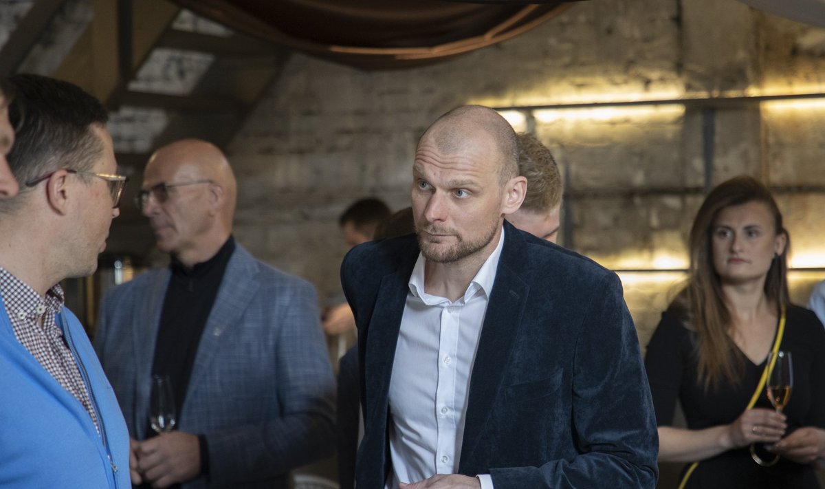 Eesti laskesuusatamise föderatsiooni spordidirektor Kauri Kõiv oli järgmise peatreeneri otsingutel mõnda aega.