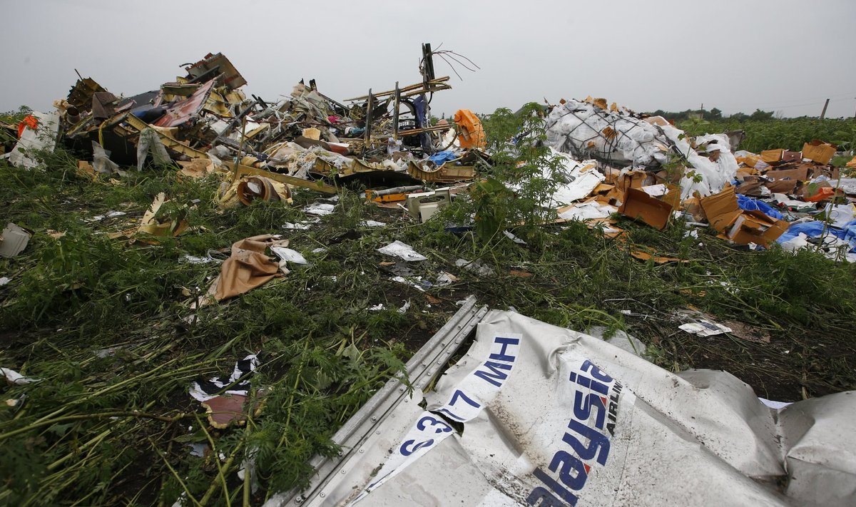 Malaysia Airlinesi Ukrainas allatulistatud lennuki riismed