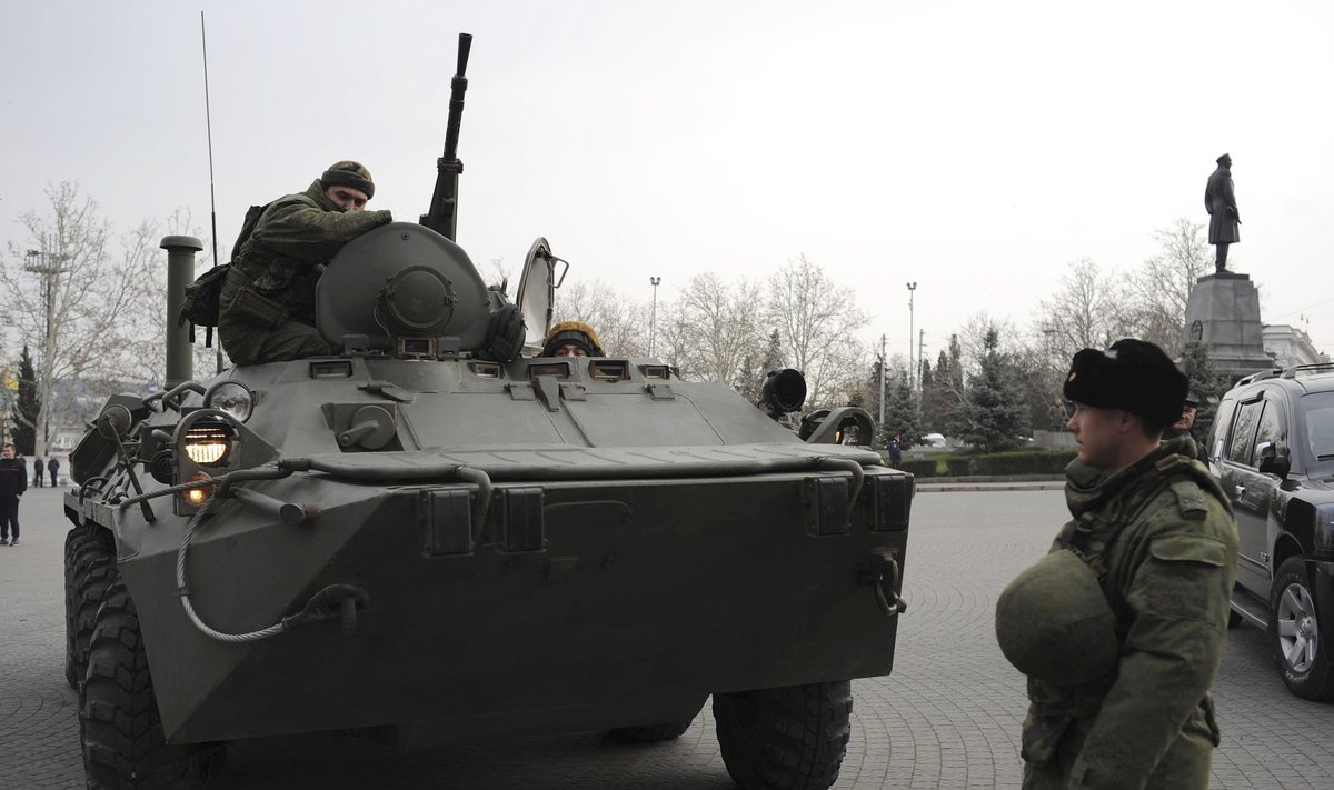 Vene soomuk Sevastoopolis 25. veebruaril 2014
