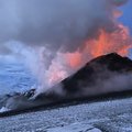 На Камчатке начал извергаться самый высокий вулкан в Евразии