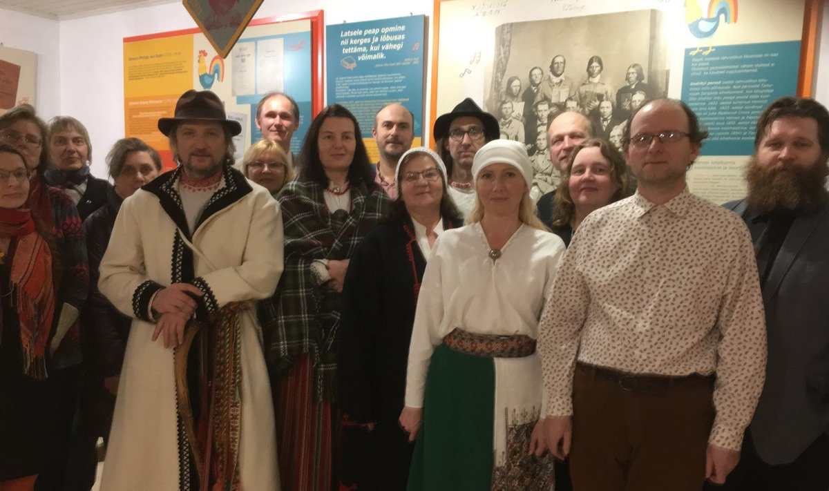Eesti põliskeelte koostöökogu ettevalmistav koosolek Karilatsis.